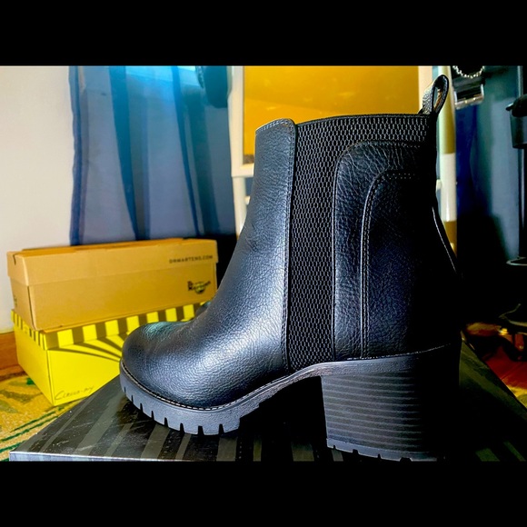 Lug Healed Booties - Picture 1 of 6